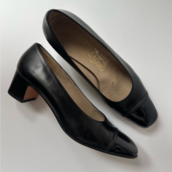 SALVATORE FERRAGAMO Women's Pumps - Black